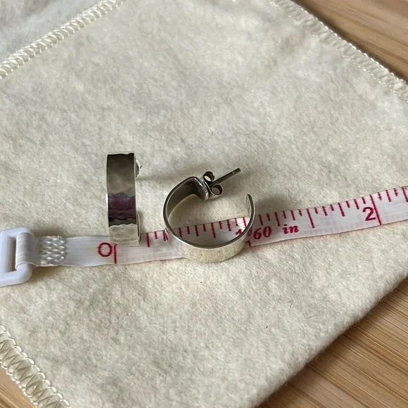 James Avery Hammered SS hammered hoop earrings - Picture 5 of 7
